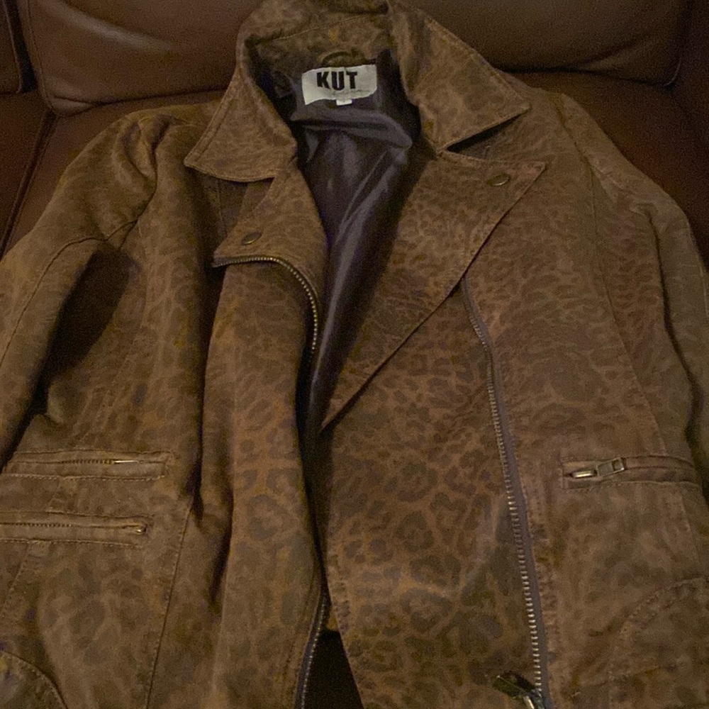 Kut From The Kloth Leopard Animal Print Moto Jacket Lined sz small Faux Suede